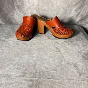 Women's Tan Heeled Mules